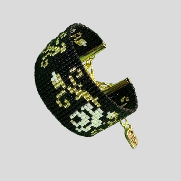 Handcrafted Black & Gold Floral Adjustable Seed Bead Loom Bracelet Heart Charm - Picture 3 of 6